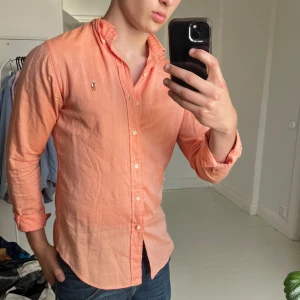 Ralph Lauren skjorta  - Ralph Lauren skjorta! Inga defekter, modellen är 180,75 kg. Riktigt fet! ✌️ Stor rea på paket 📦 