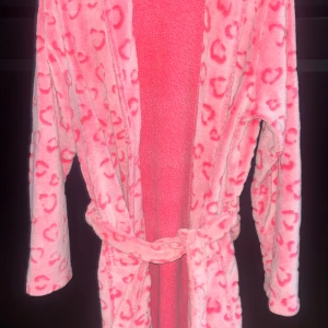 Badrock  - Rosa badrock från Kappahl, strl 158/164. Mjuk och skön.