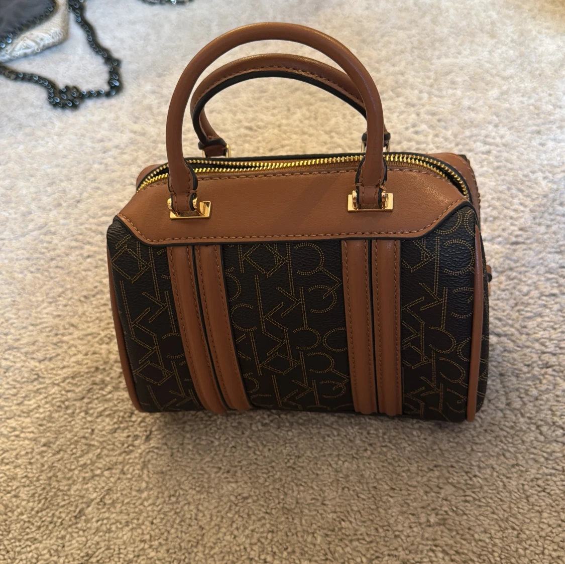 Calvin Klein brun och svart handväska - 1