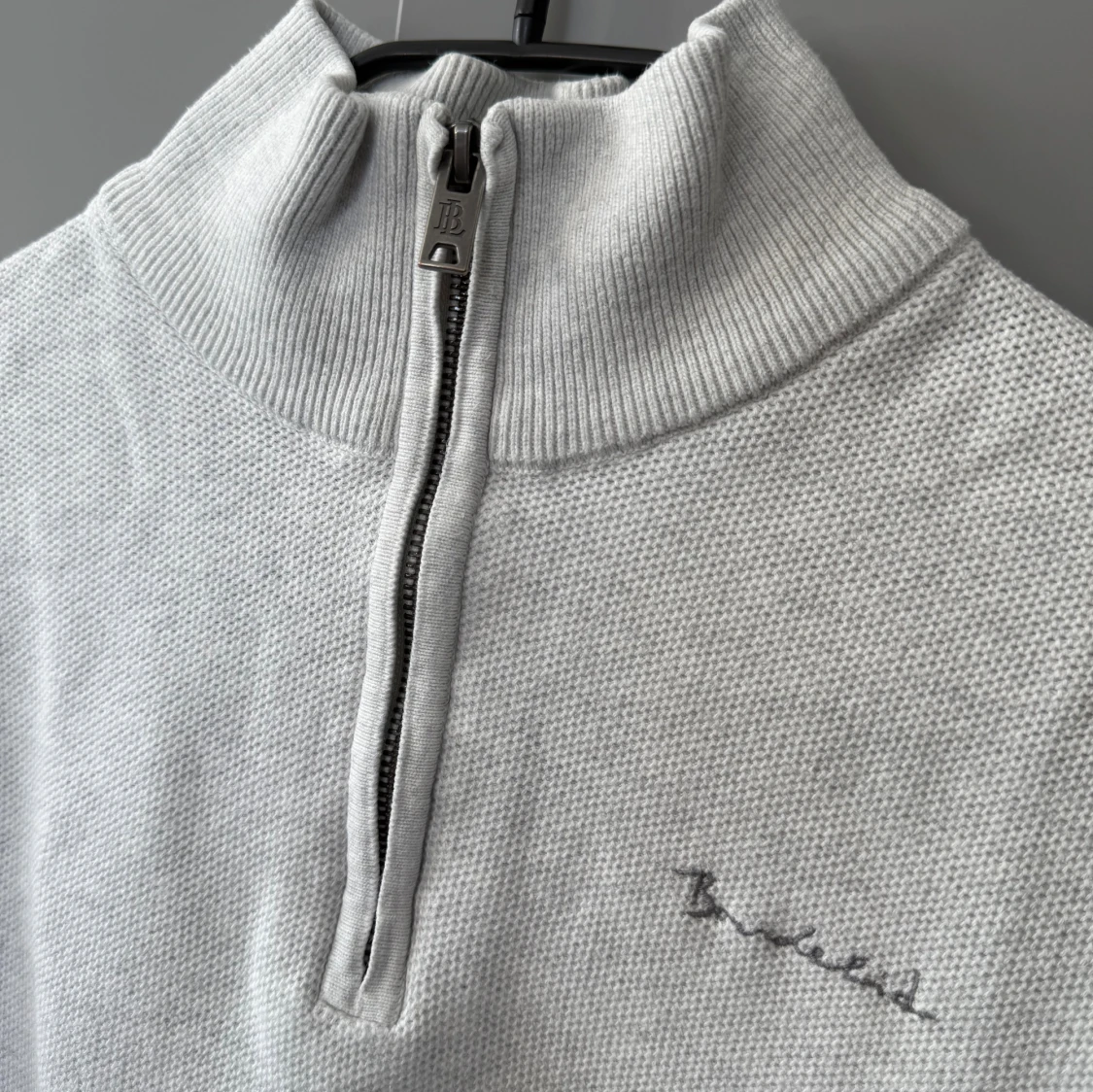 Ljusgrå stickad half zip från Bondelid - 1