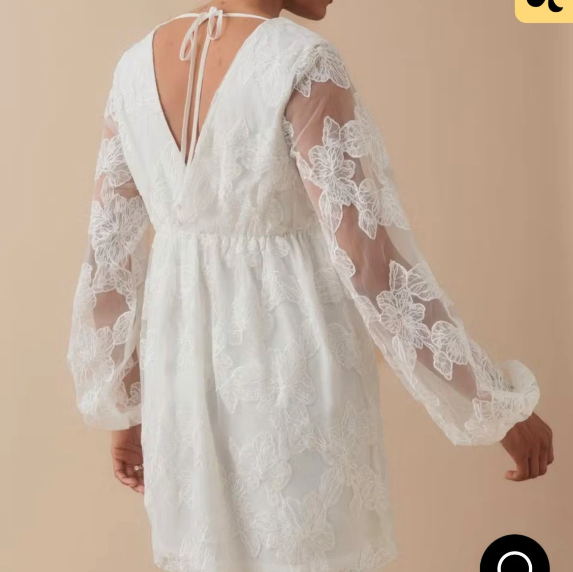 Vit spetsklänning från Gina Tricot - 1