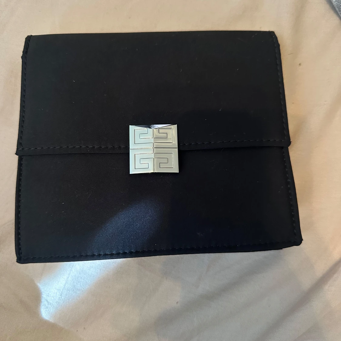 Svart liten necessär från Givenchy