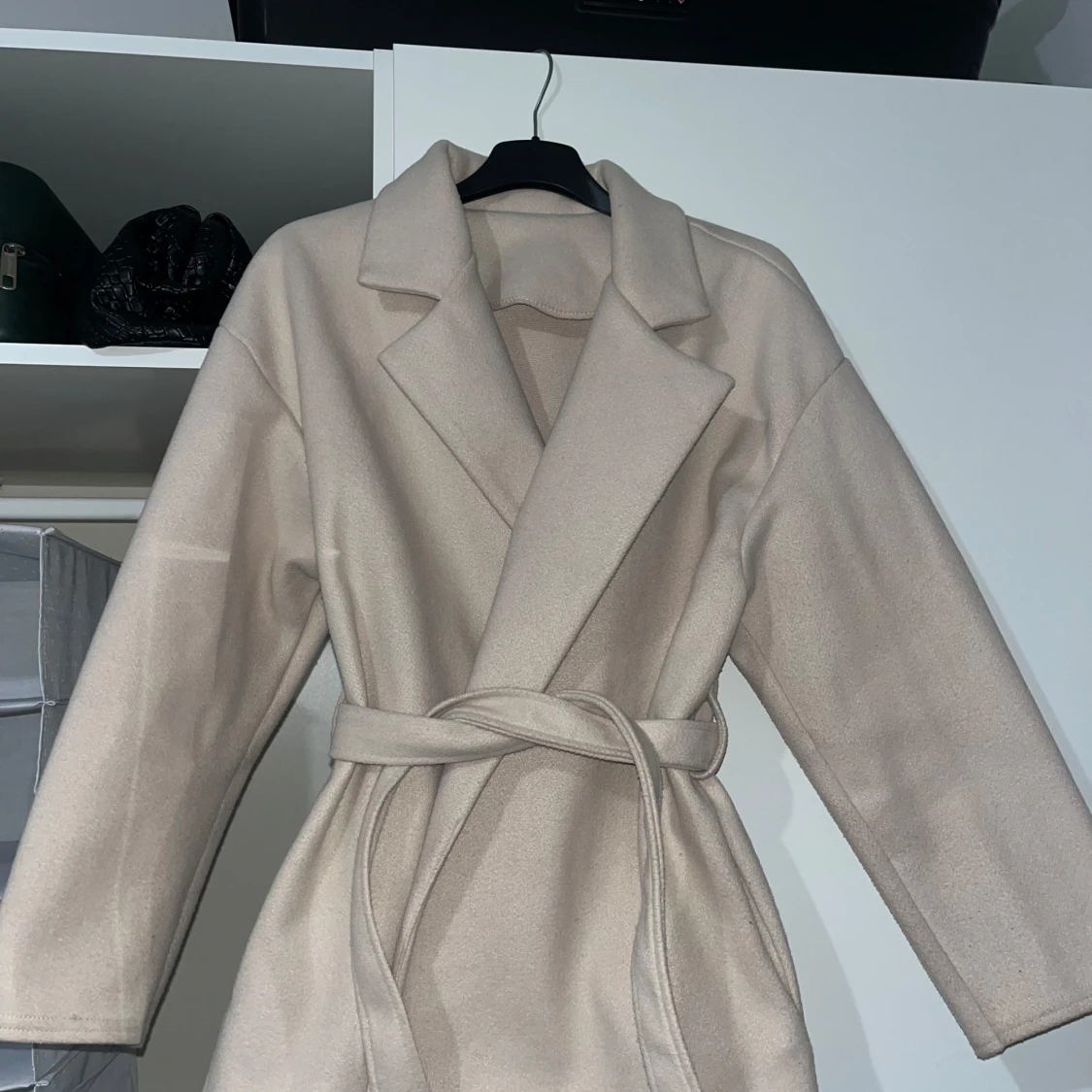 Beige kappa med bälte ( Kappa Matilda) 