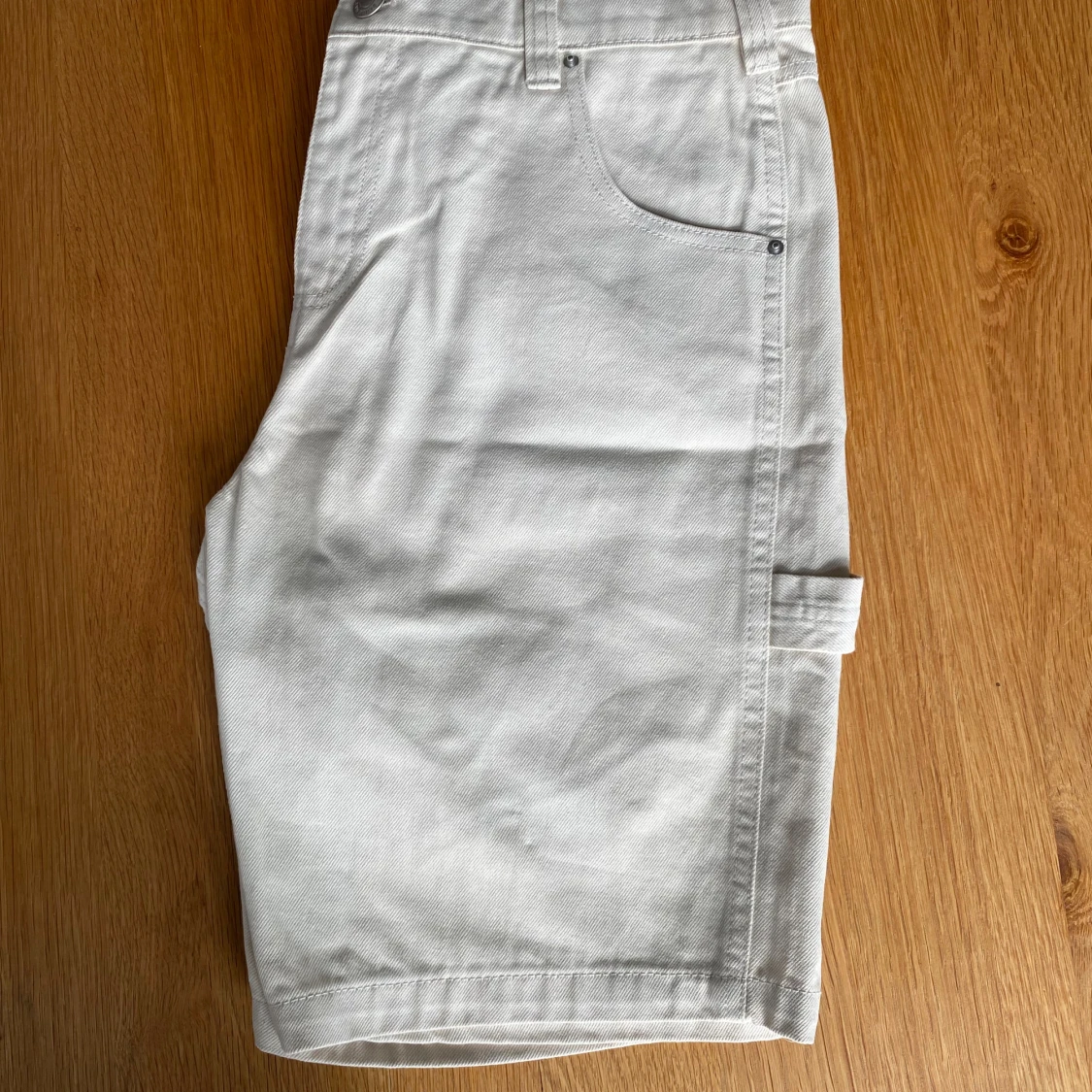 Beiga jeansshorts - 1