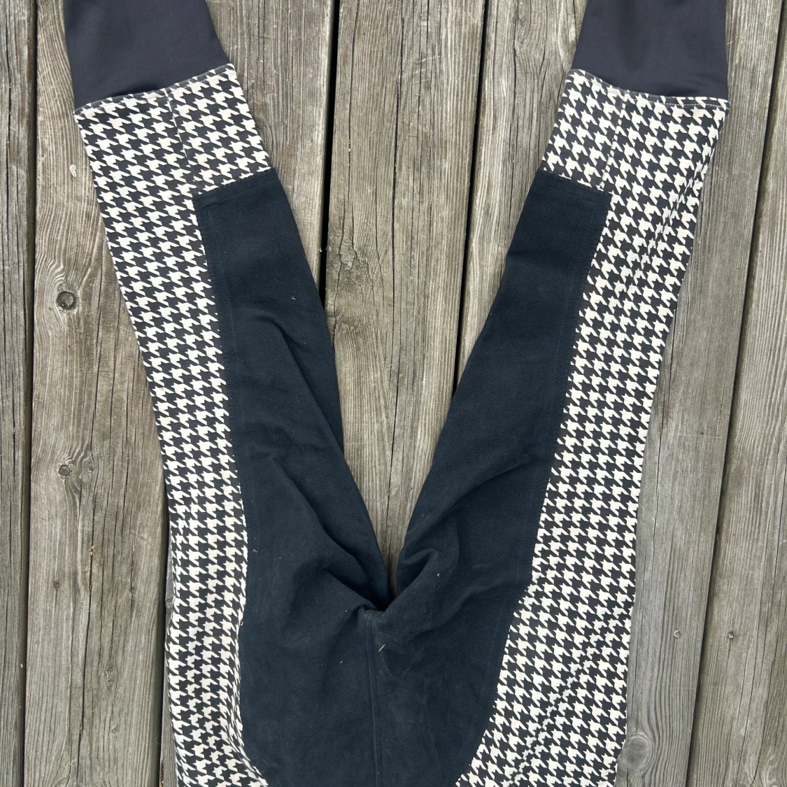 Svarta och vita ridleggings från CRW