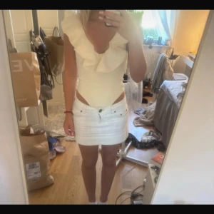Body zara - Supersnygg body från Zara. Nyskick! Storlek M men skulle säga att det är mer en S