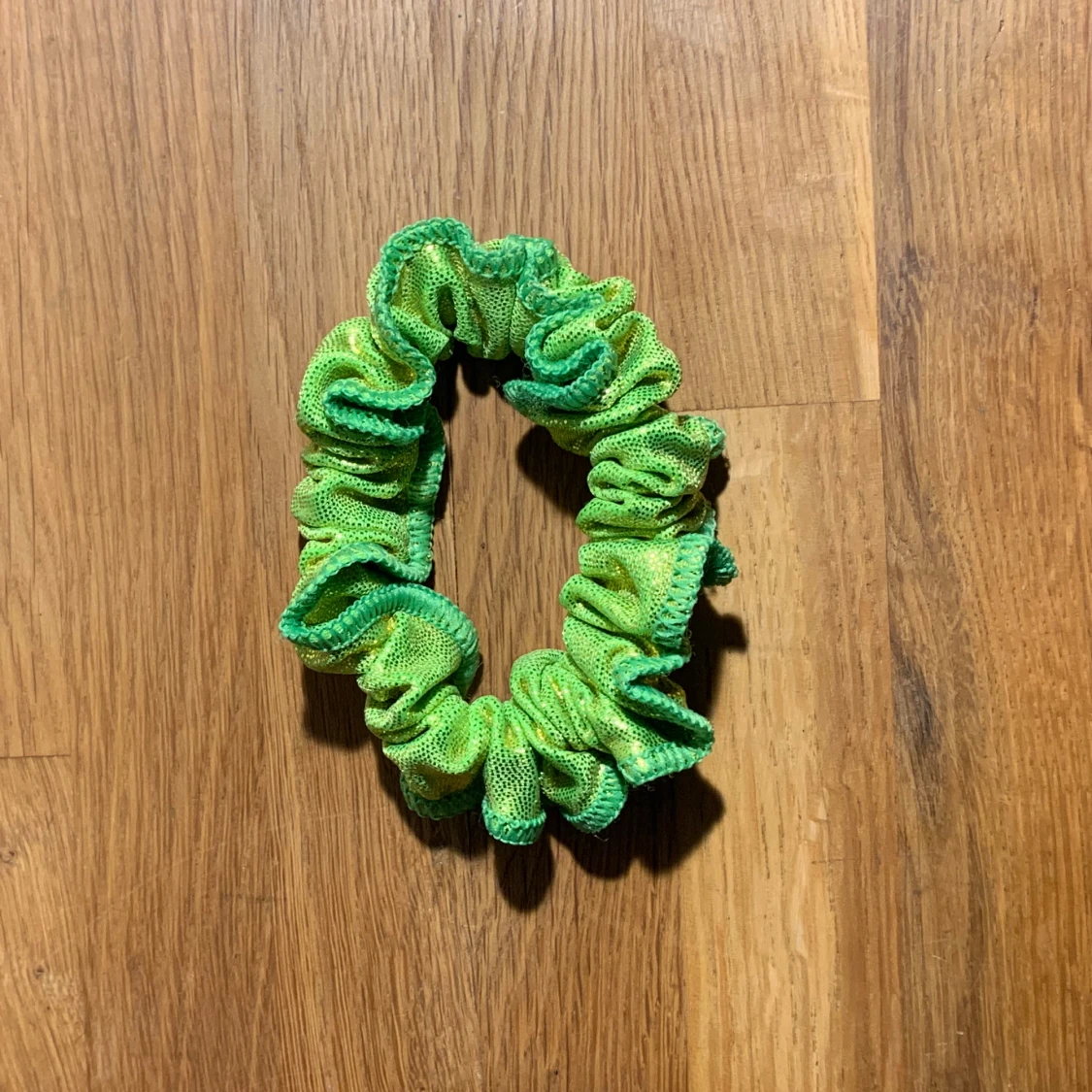 4 st färgglada scrunchies  - 1