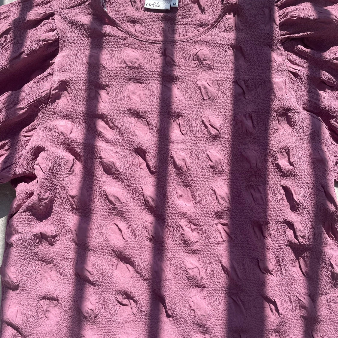 Lila blus med puffärm från Isolde - 1