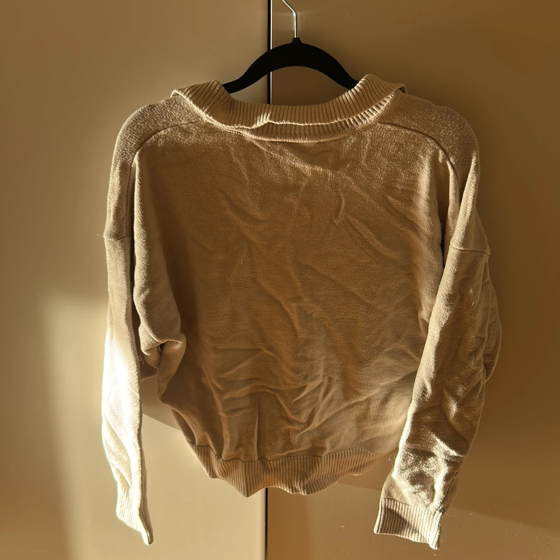 Beige stickad tröja från Dilvin - 1