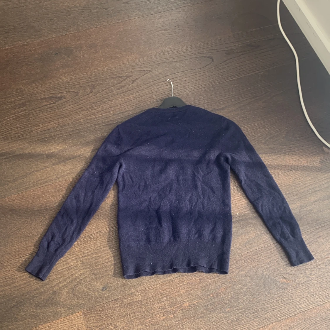 Mörkblå stickad tröja - 2