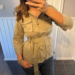 Jacka  - SUPERSNYGG!!!❣️❣️trekvartsärmad