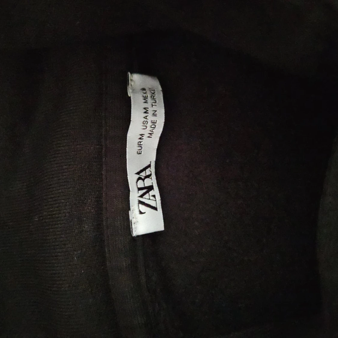 Svart hoodie från Zara - 2