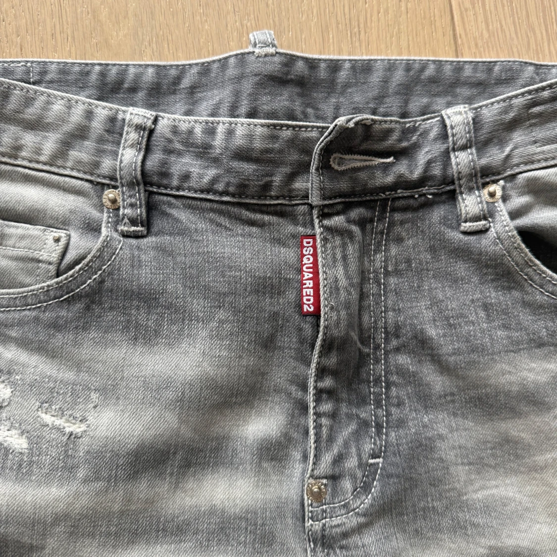 Grå slitna jeans från Dsquared2 - 1