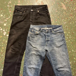 2x Weekday | Space Relaxed straight jeans|  - Dessa två jeansen ligger uppe var för sig på min sida men kan köpas tillsammans för ett bättre pris|| storlek svarta är 32/32 och storlek blåa är 30/32|| hör av dig vid frågor 🔥 