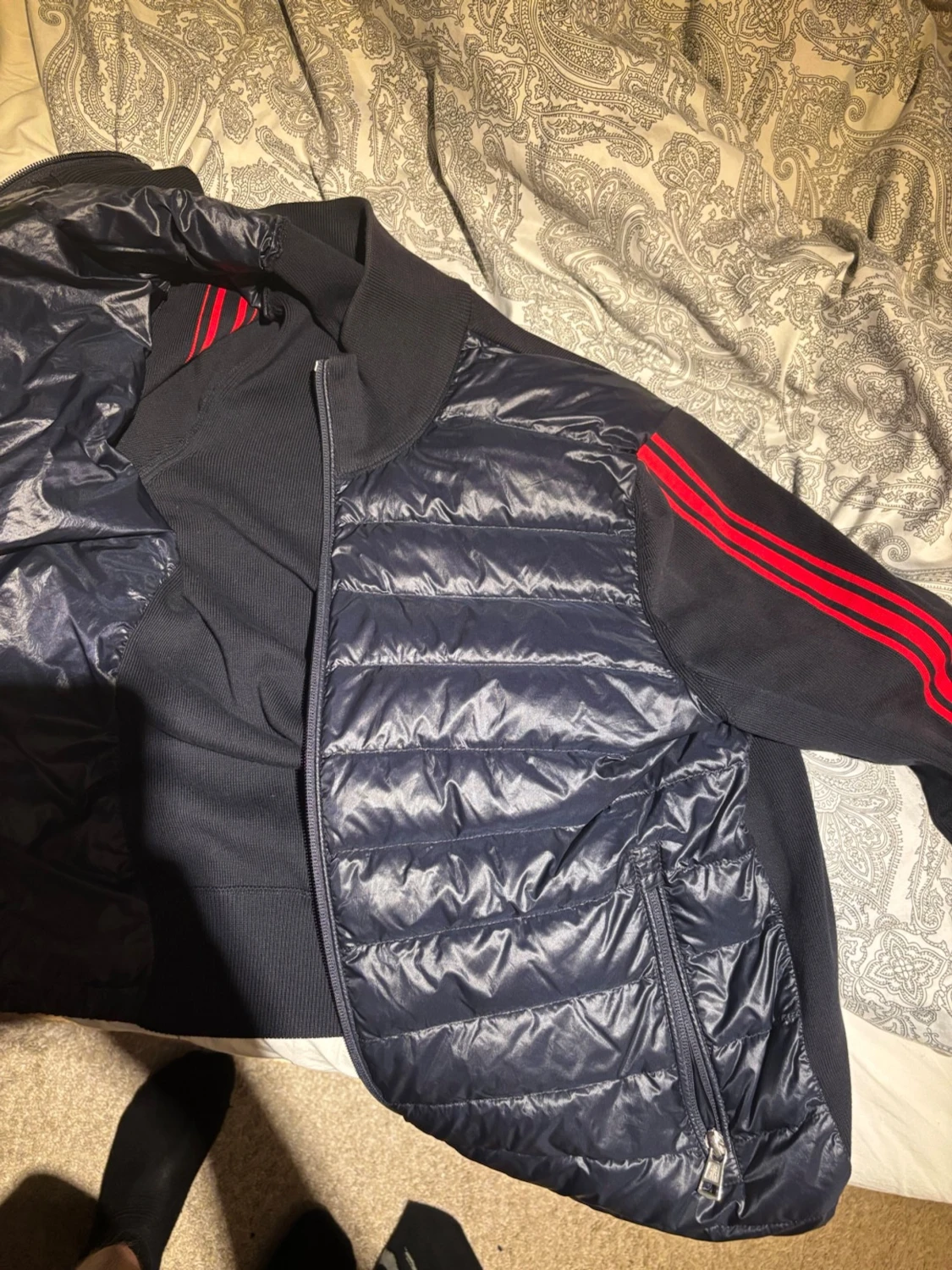 Moncler pufferjacka med röda ränder - 2