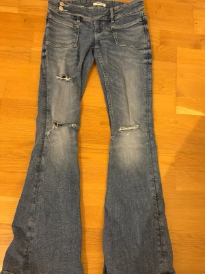Bootcut jeans - Trendiga jeans från Gina 14+. Storlek XS