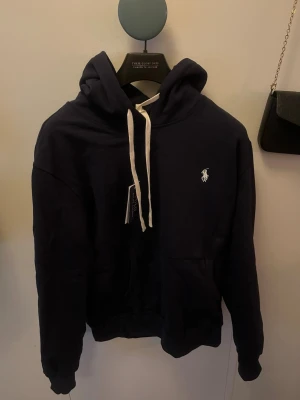 Ralph lauren hoodie - Helt ny Ralph lauren hoodie skriv vid frågor