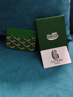 Grön korthållare från Goy4ard  - Fast pris 