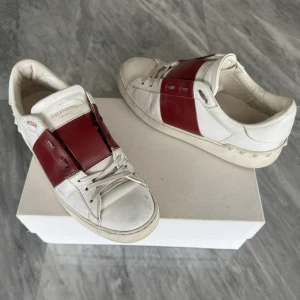 Valentino Open skor  - Valentino skor - Bra skick - Tillbehör: Valentino kort - Nypris: 6000kr - TrendWardrobe
