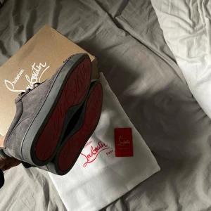 Louboutin skor - Snygga Louboutin skor sparsamt använda kom dm för mer info och bilder