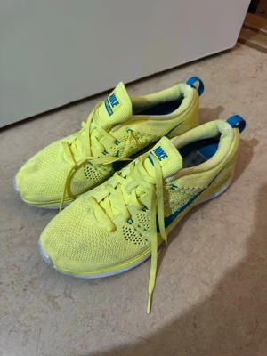 Nike skor  - Ett par Nike skor i stl 39 säljs för 150 kr.