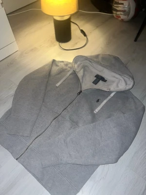 Ralph lauren zip  - Snygg Ralph lauren zip storlek M/S passar längderna 168-180