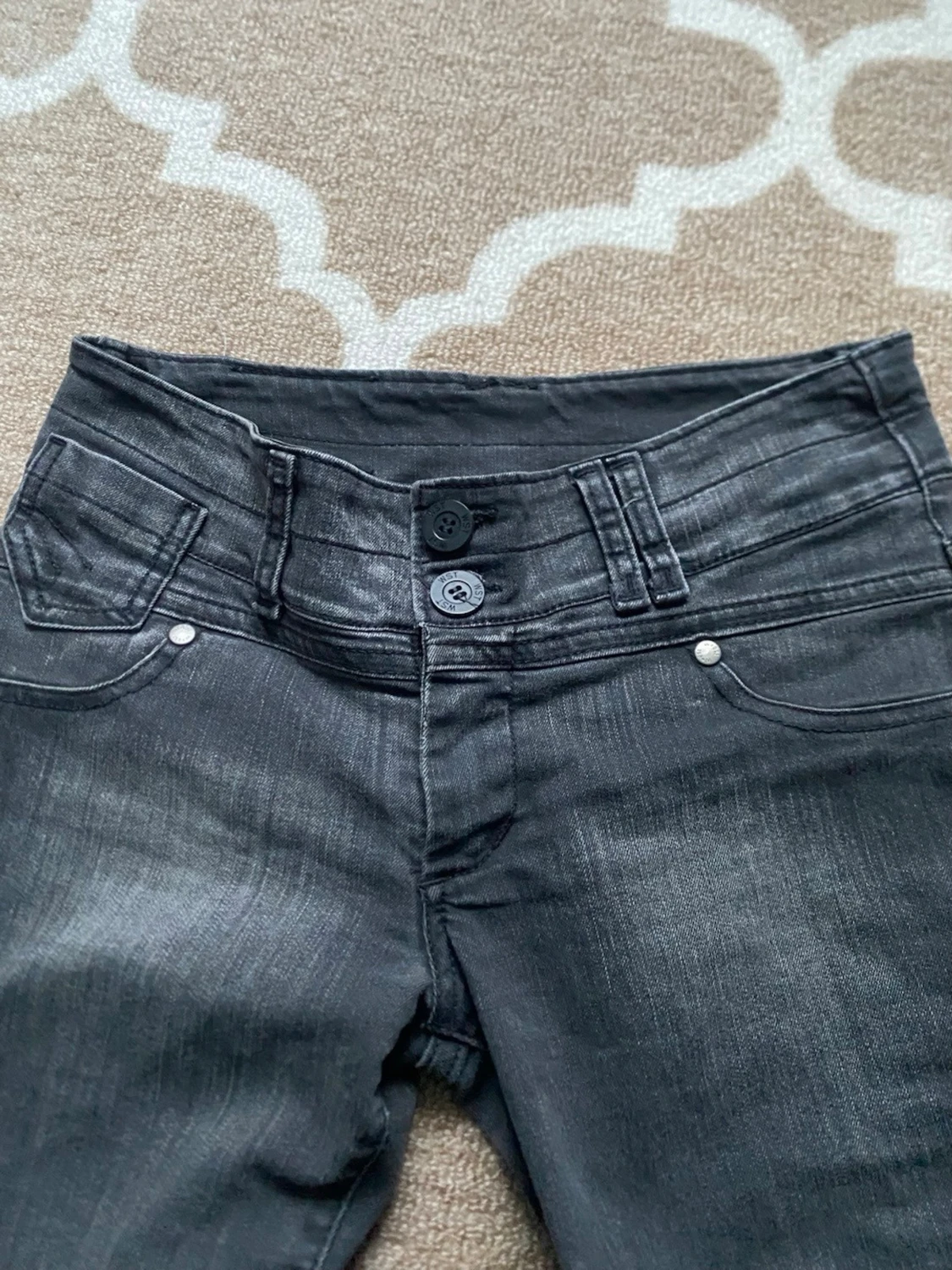 Svarta bootcut jeans från WST Jeans - 2