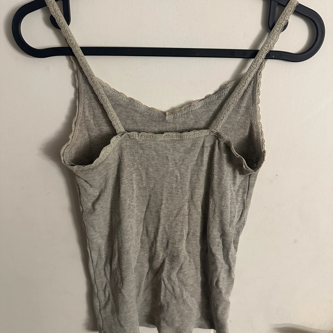 Grå ribbad linnetopp från H&M - 1