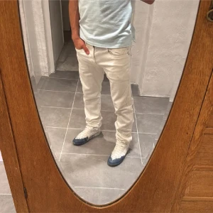 Replay jeans  - Ett par snygga byxor från Replay i storlek W33 L32 i modellen Anbbas 