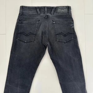 Replay anbass jeans  - Replay anbass jeans | storlek 28/34 | skick 10/10 | fraktar via valfrit ombud på köparens bekostnad | hör av dig vid funderingar 