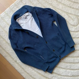 Stickad cardigan  - Fet stickad blå cardigan!🌤️ | Hör av dig vid fler frågor!🤘