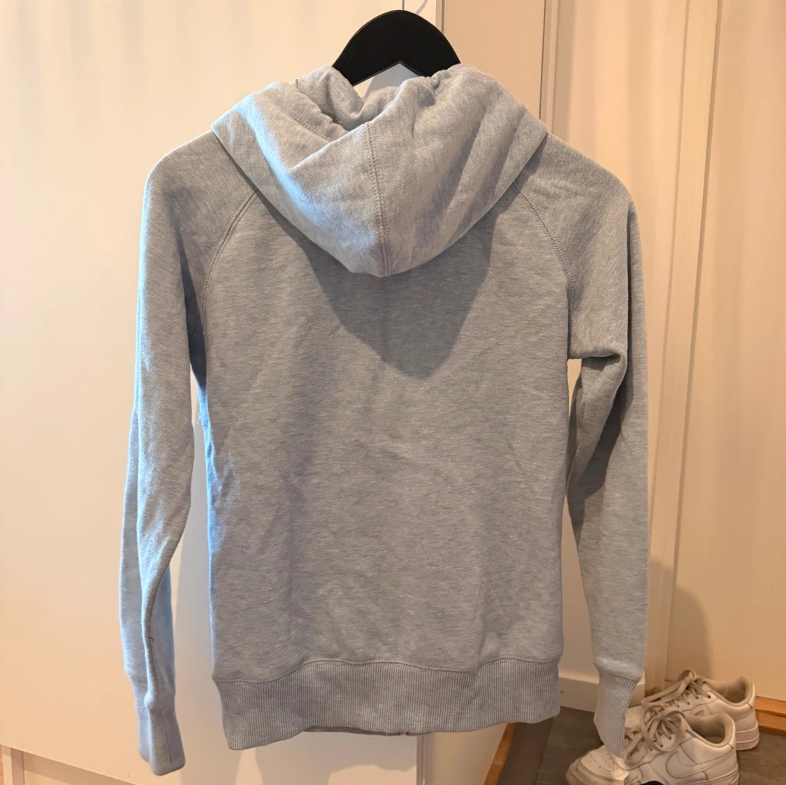 Ljusgrå hoodie med dragkedja XS - 2