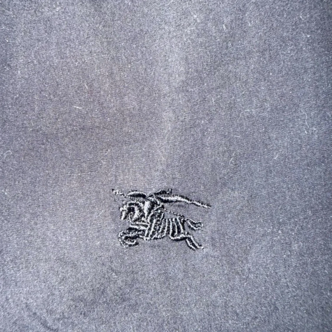 Svart Burberry skjorta med rutig detalj - 2