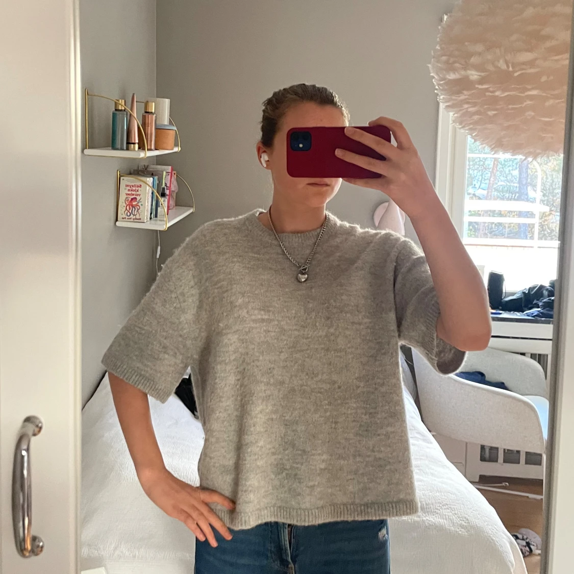 Grå stickad tröja med kort ärm - 1