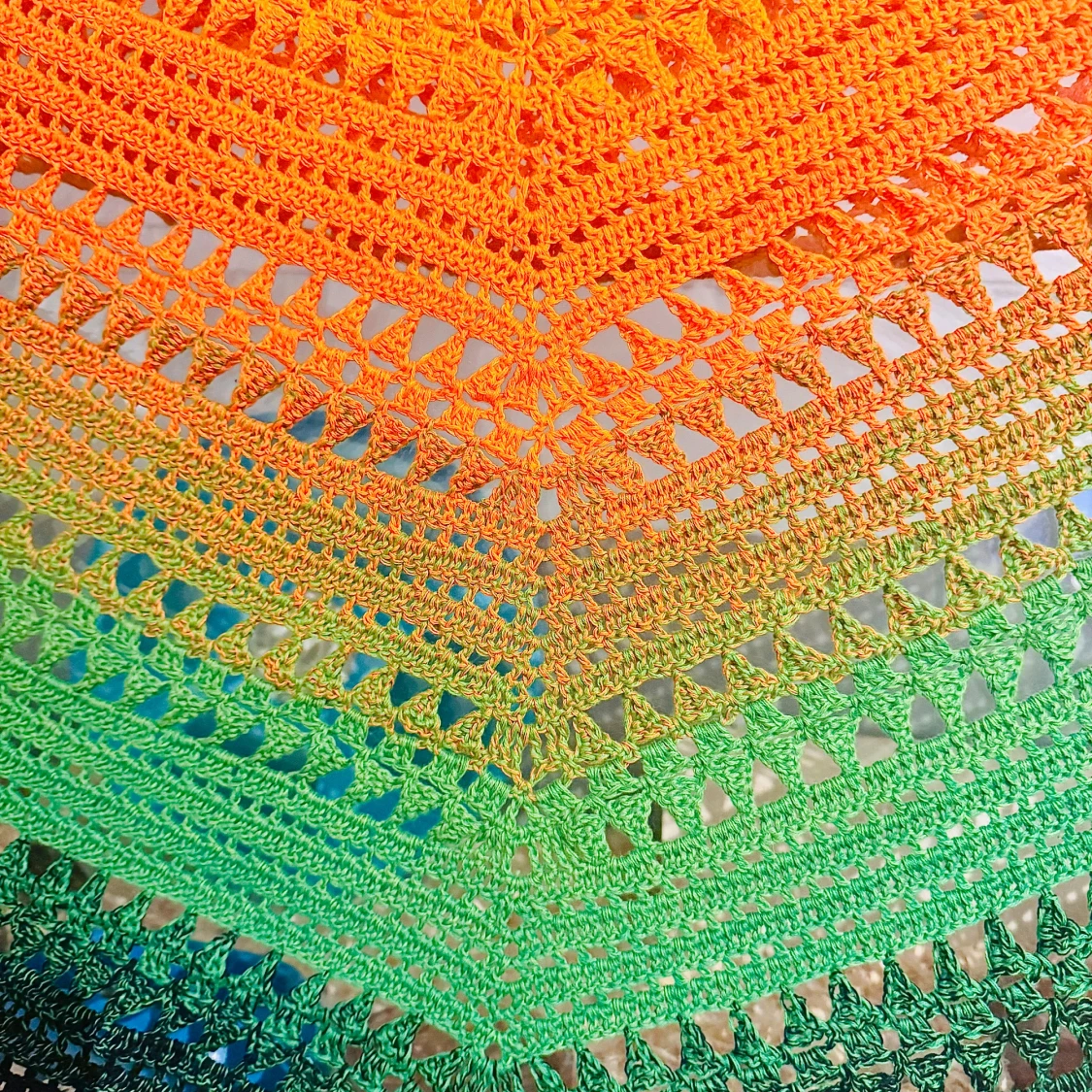 Färgglad virkad triangelsjal - 2