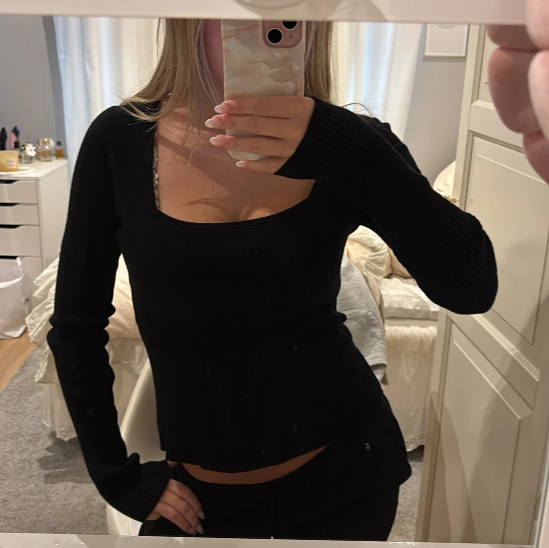 Svart ribbad långärmad tröja