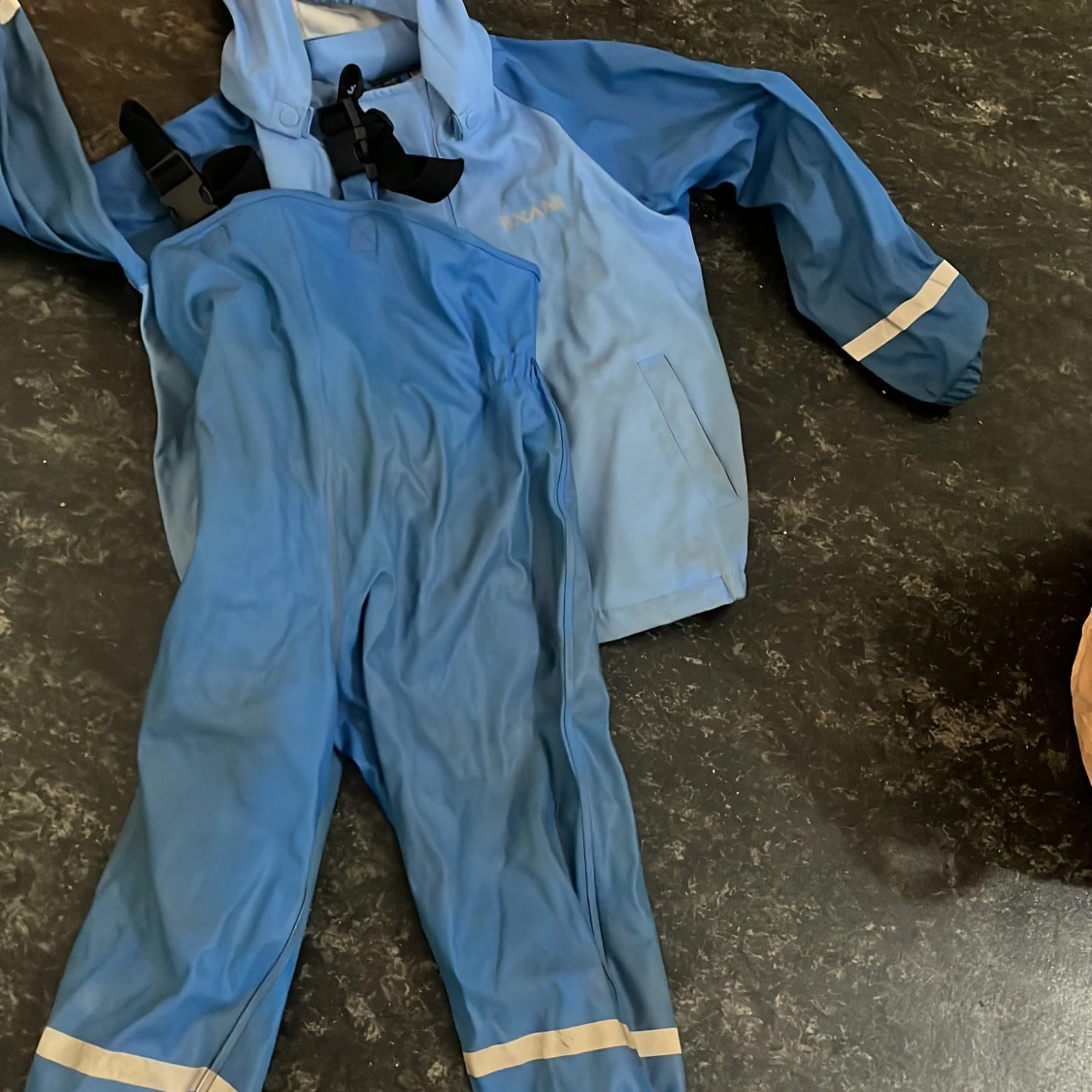 Blå regnkläder  med huva från Exani Stl 104 - 1