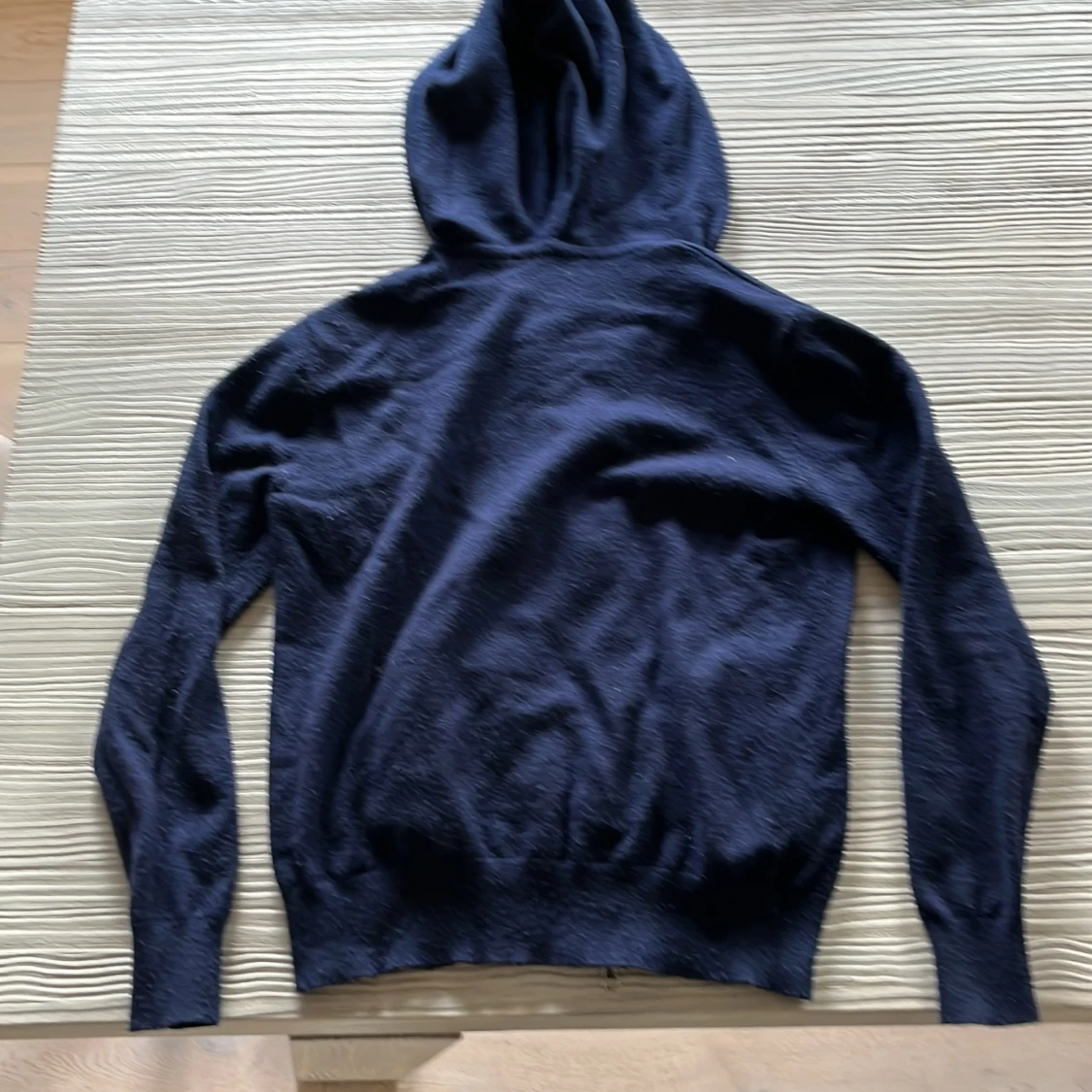 Mörkblå hoodie från Ahlquist Clothing - 1