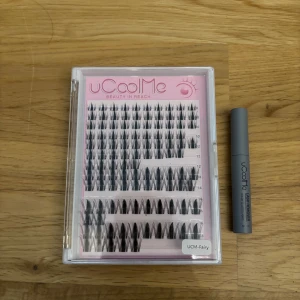uCoolMe lösögonfransar och remover - Säljer ett franskit med fransar i stilen ”fairy” från UCoolMe från 8-18mm + UCoolMe lash remover. Det som är använt av fransarna är borttaget men allt som är kvar är oanvänt  Priset är för både fransarna och remover, kan köpas utan remover eller tvärtom SKRIV ISÅFALL   Ord pris 305kr 