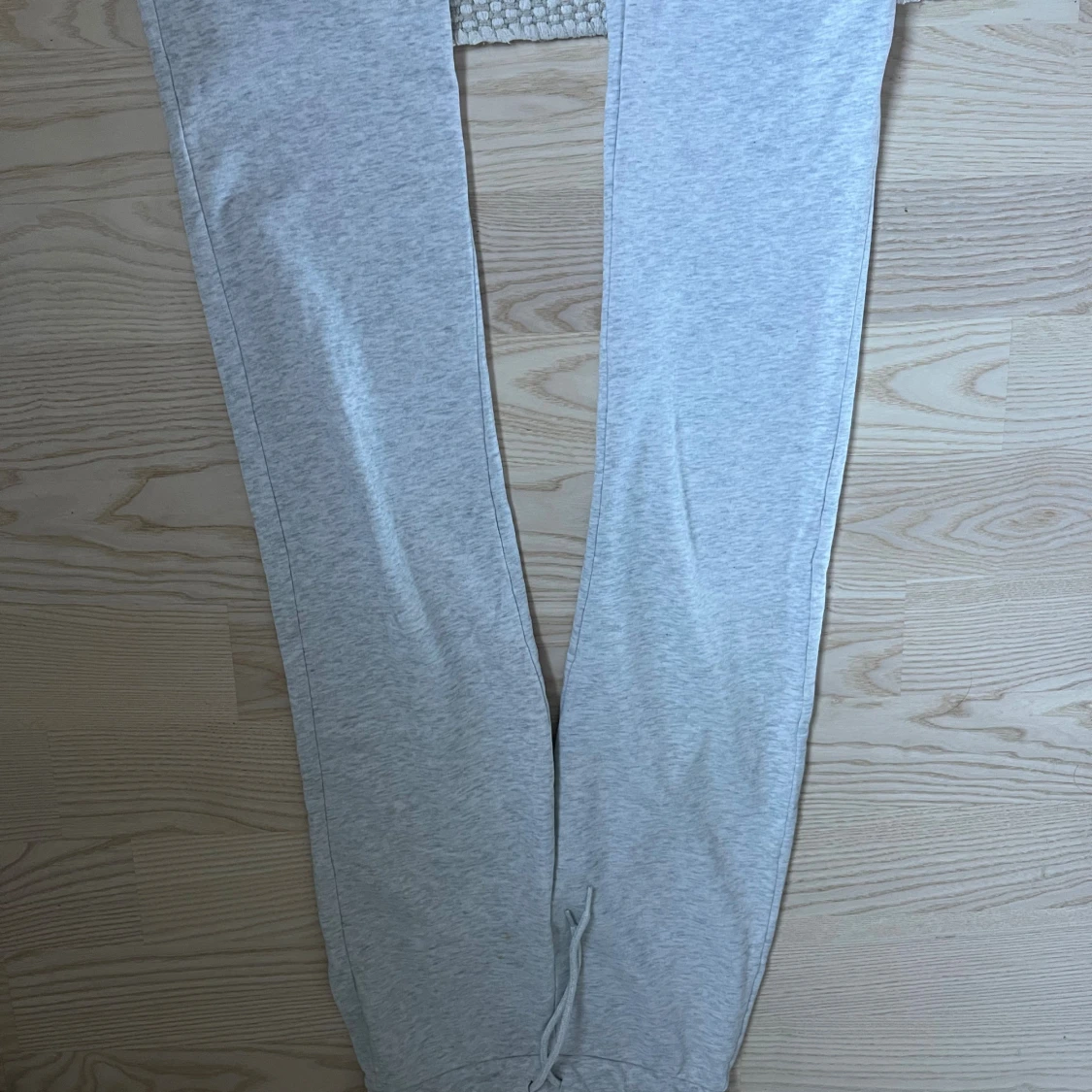 Lågmidjade grå byxor  - 2