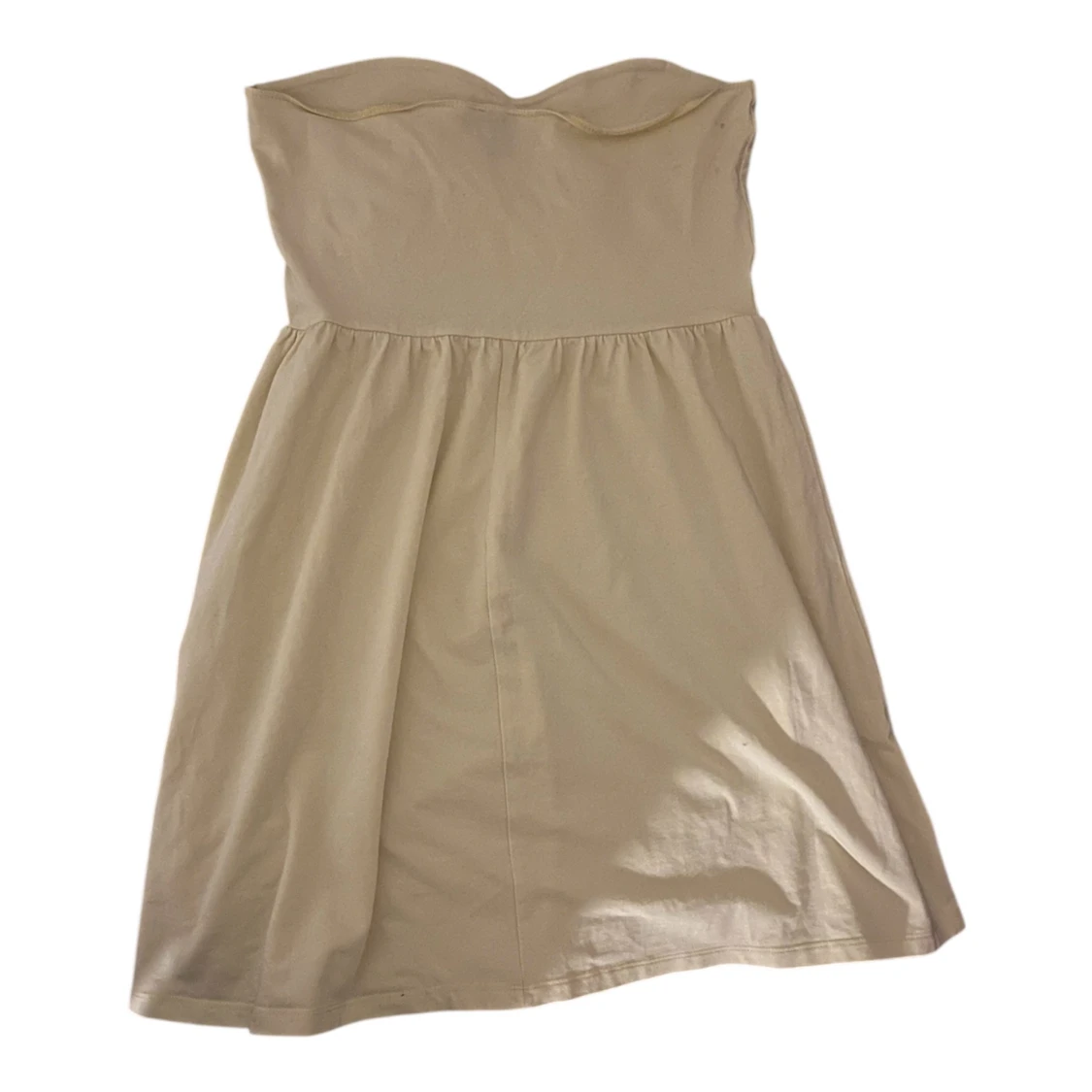 Gul axelbandslös kort klänning - 1