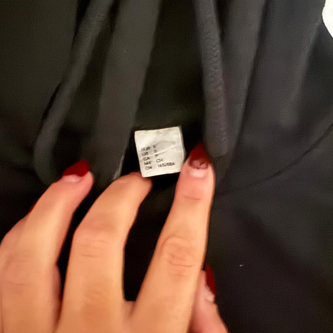 Svart hoodie med ficka, storlek S - 1