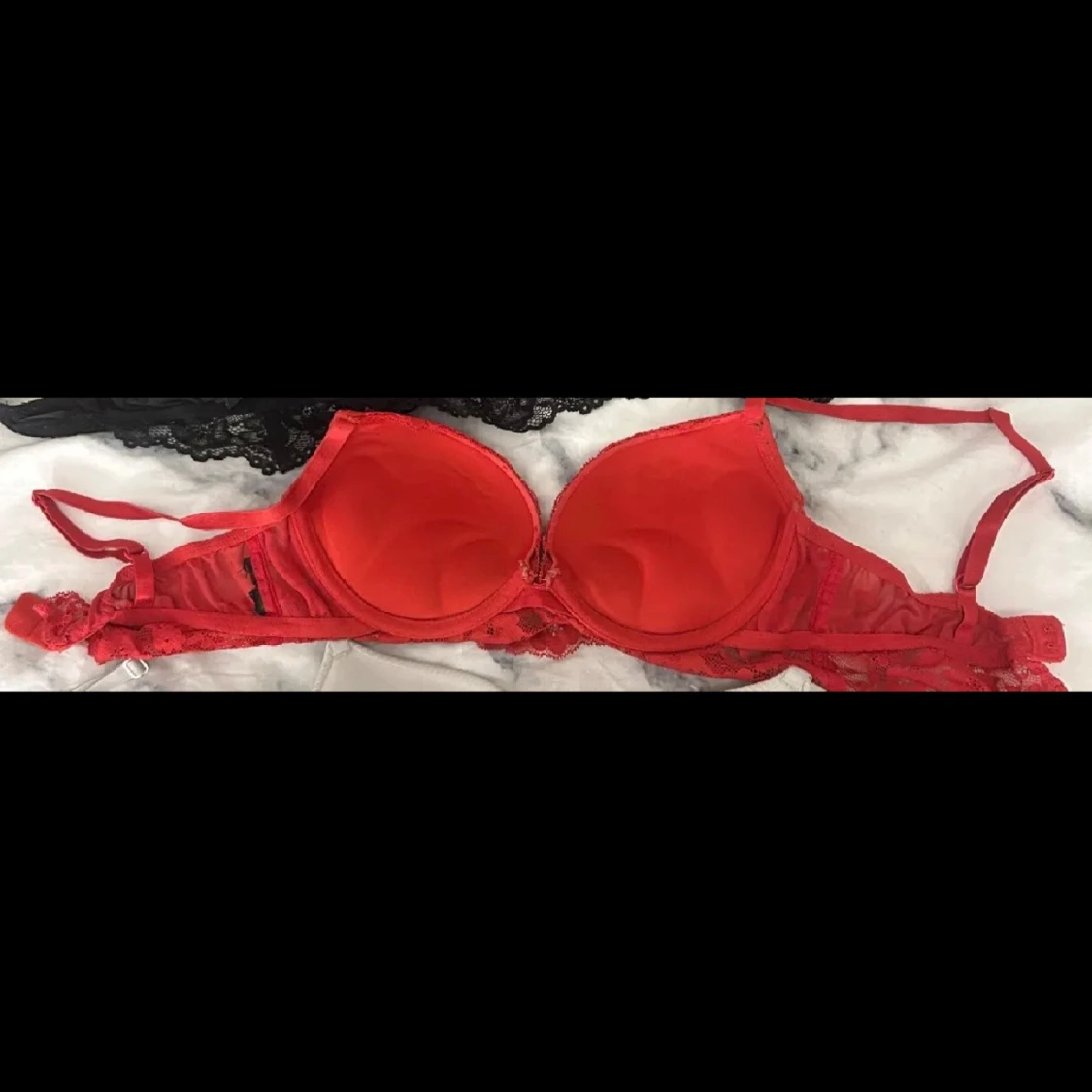 Röd spetskorsett med axelband - 1