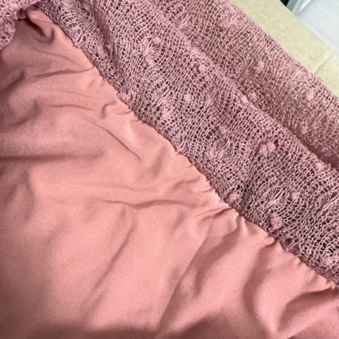 Rosa stickad långklänning med struktur - 2