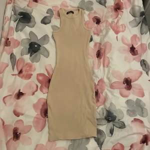 Stretchig klänning  - En väldigt stretchig klänning som passar till jul eller sommaren💗