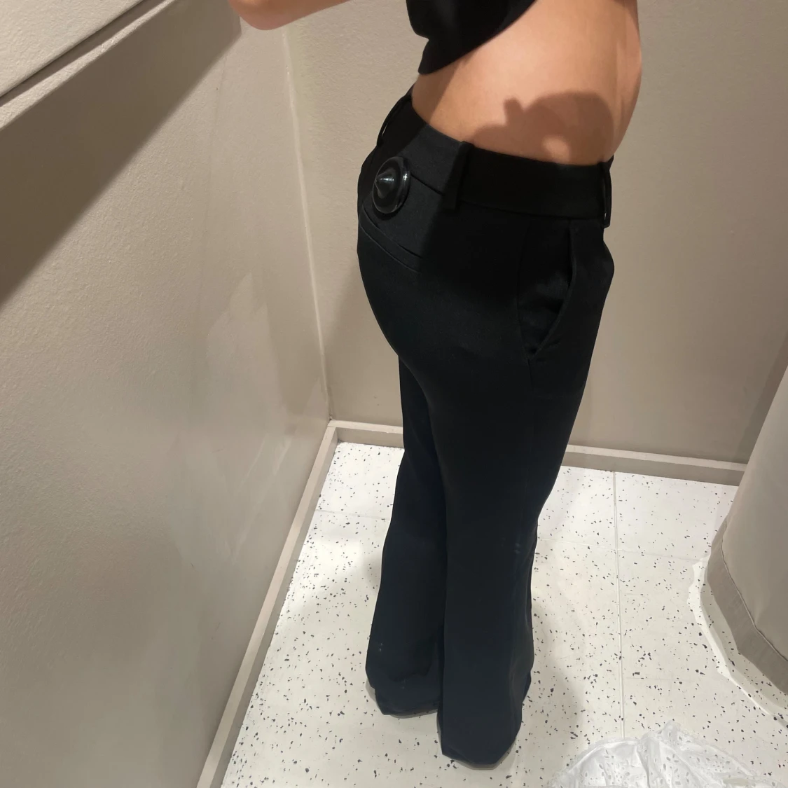 Svarta kostymbyxor från BikBok, strl 34 - 1