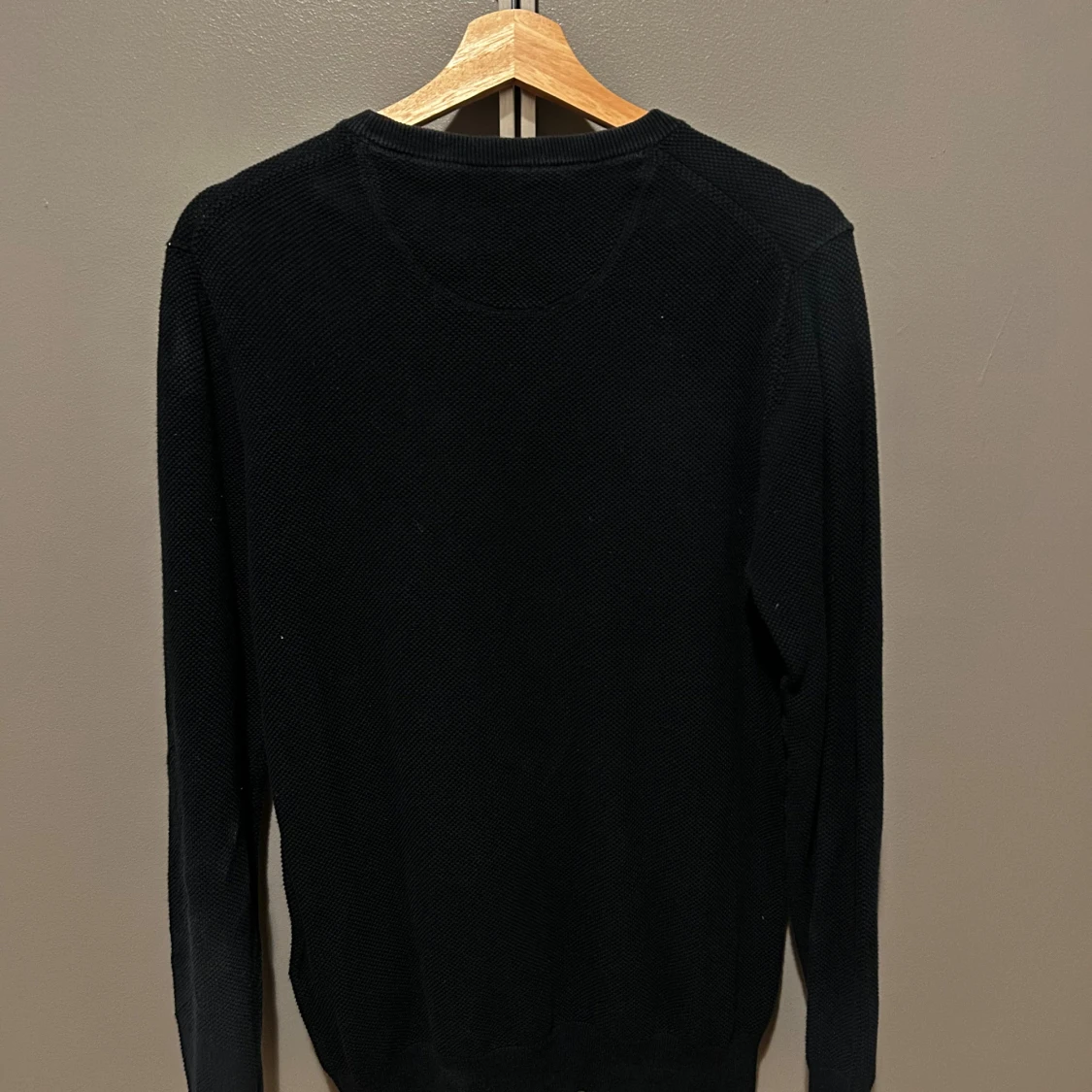 Svart stickad tröja från GANT - 1