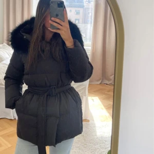 Vinterjacka - Använd en vinter, är som ny. Från Femenina Of Sweden!