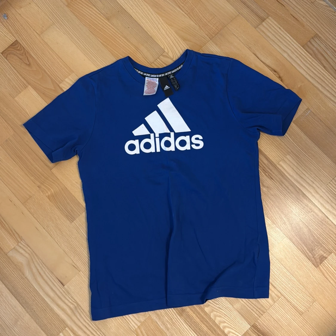 Blå Adidas t-shirt