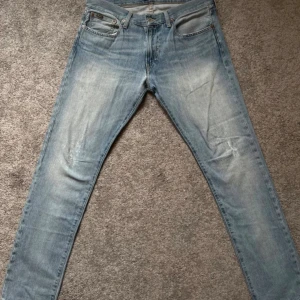 Ralph lauren jeans - Feta slim Ralph Jeans i bra skick med fåtal slitningar 31/32 priset är ej hugget i sten 